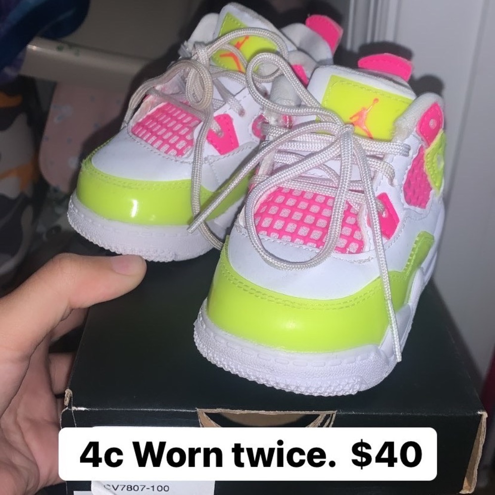 Baby girl Jordan’s size 4c . Come with box